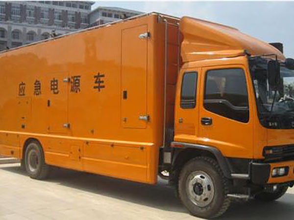 环县冬季柴油发电机启动前，如何检查燃油系统中的积水？